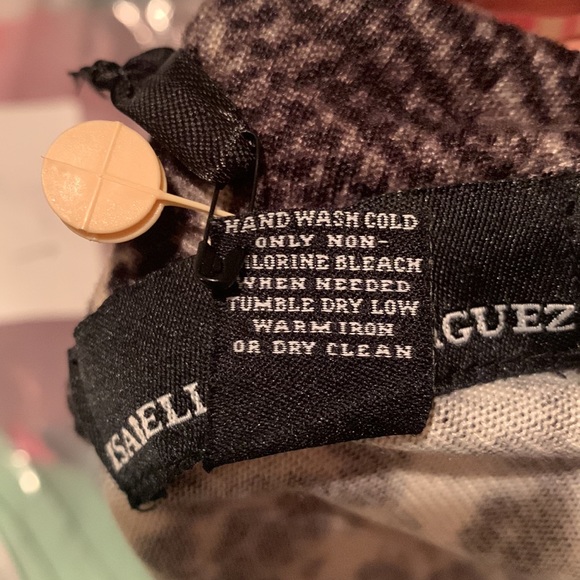 Isabella Rodriguez NWT Crop top Cardigan - Medium - Picture 6 of 6